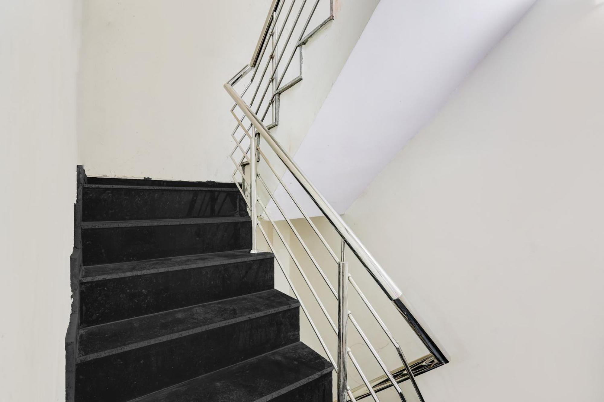 Hotel O Govind Residency Yeni Delhi Dış mekan fotoğraf